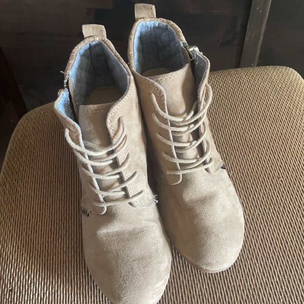 Tan felt boots.